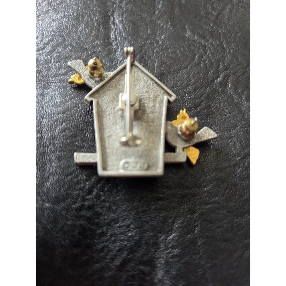 Rare Vintage Birdhouse Pin Pendant With removable birds